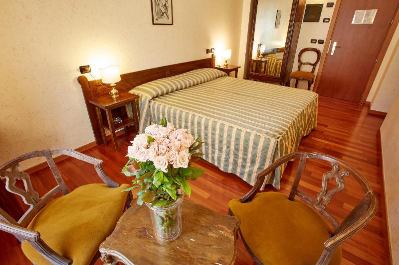 Superior Double Room image 3