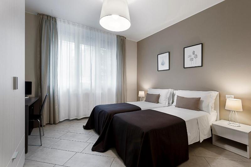 Twin Room image 3