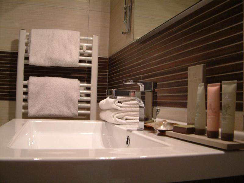 Superior Double Room image 4
