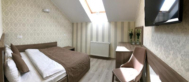 Standard Double Room image 4