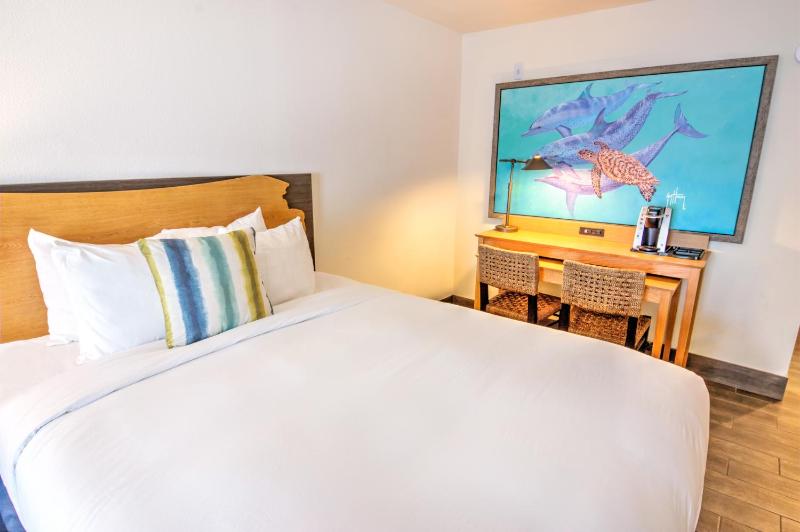 Standard Guest Room, 2 Queen Beds, Pet Friendly  image 3