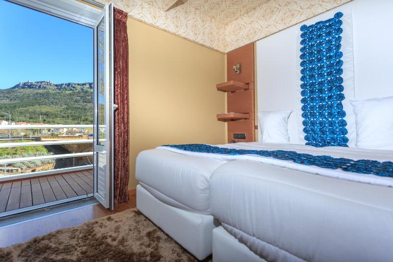 Double Room with River and Castle View image 2