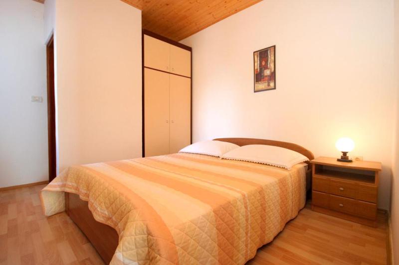 Three-Bedroom Apartment with Terrace and Sea View image 1