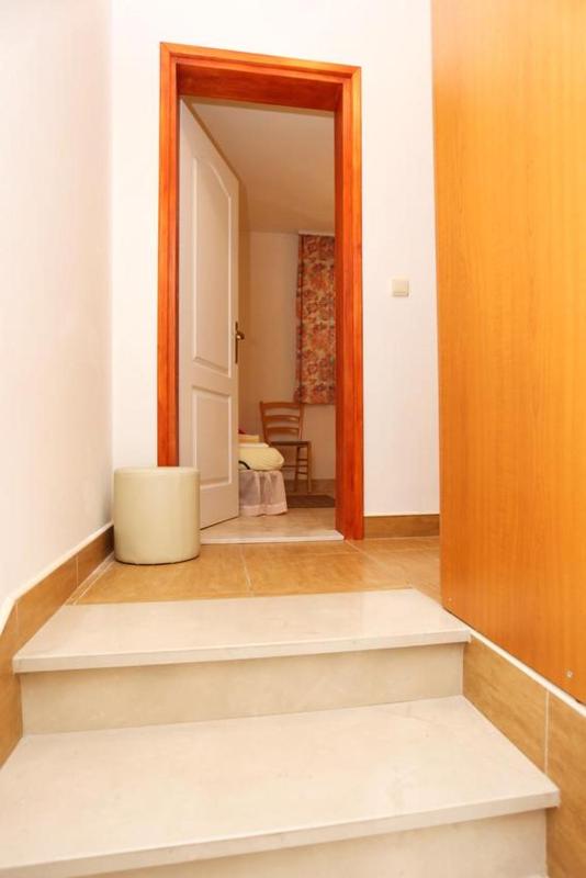 One-Bedroom Apartment image 1