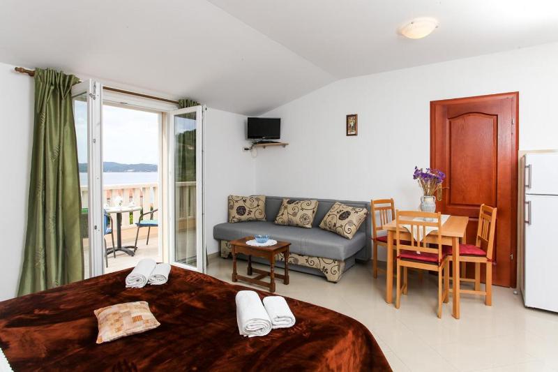 Studio with Balcony and Sea View image 2