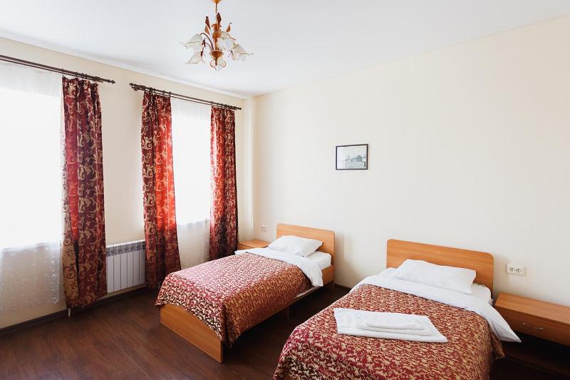 Standard Twin Room image 3