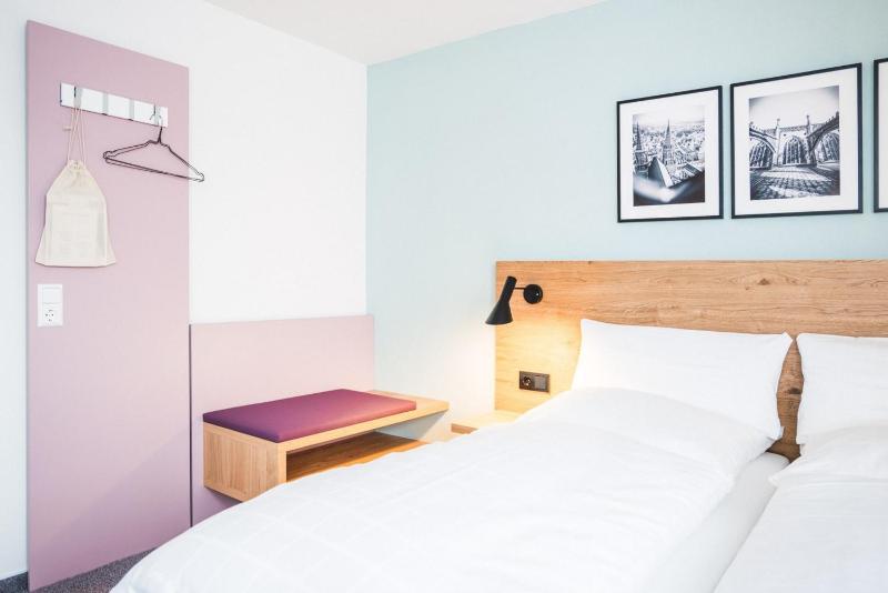 Standard Double Room image 2