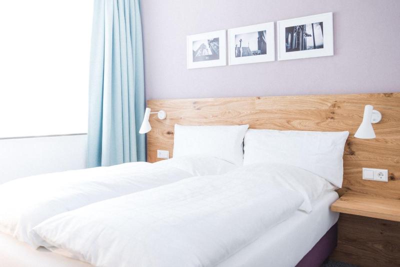 Standard Double Room image 4