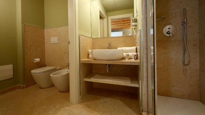 Standard Double Room image 3