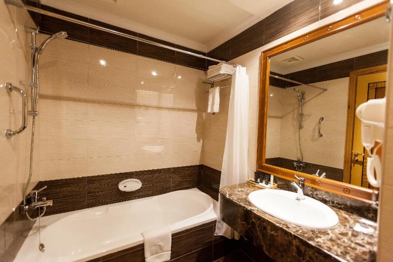 Deluxe Suite image 4