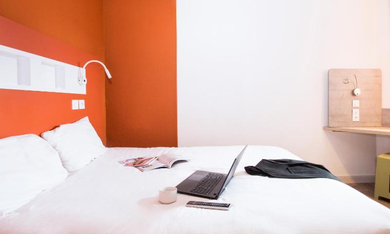 Triple Room with One Double Bed and One Pull-Out Bed image 4
