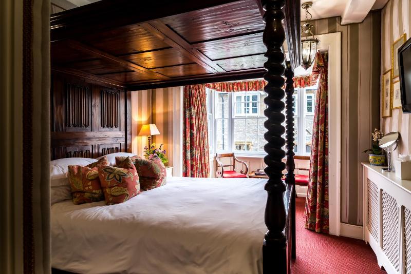 Double Room with Four Poster Bed image 4