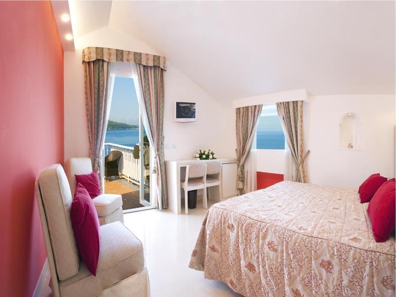 Executive Double Room with Sea View image 2