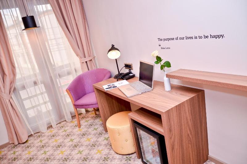 Standard Double Room image 2