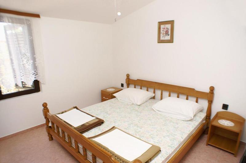 One-Bedroom Apartment with Terrace and Sea View image 3
