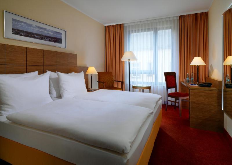 Standard Double Room image 4