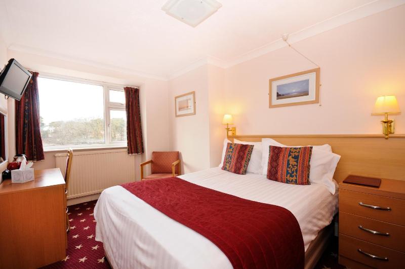 Small Double Room image 3