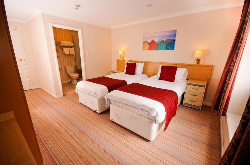 Twin Room image 3