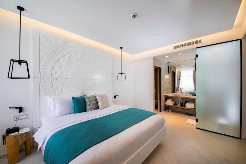 Executive Suite - Historical Building image 4