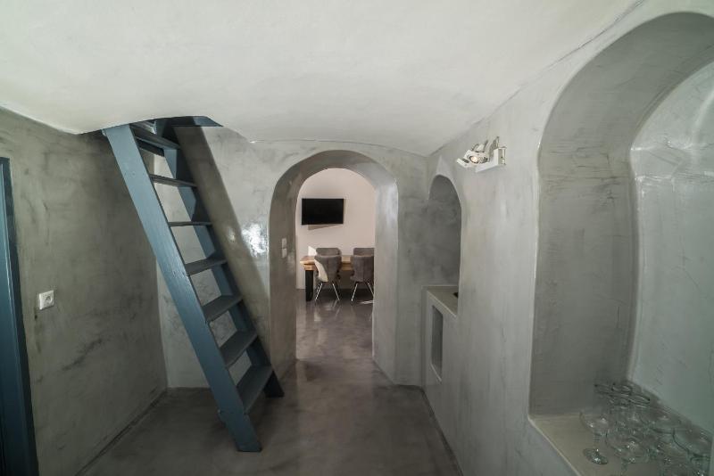 Thetis Cave Houses - image 25
