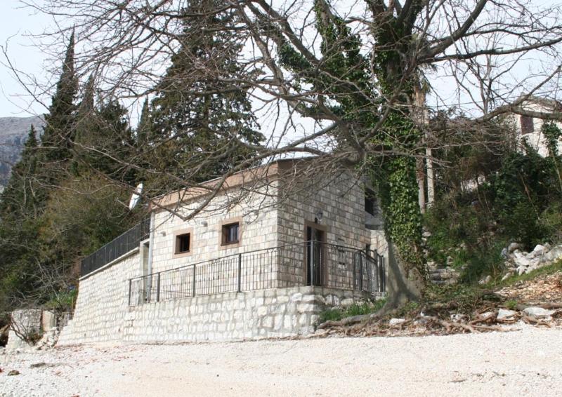 House on the beach - image 10