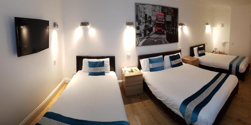 Quadruple Room image 4