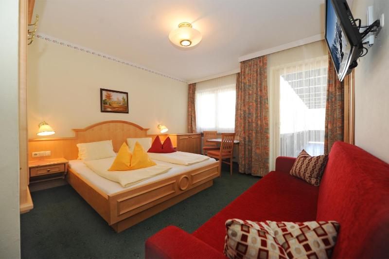 Double Room image 4