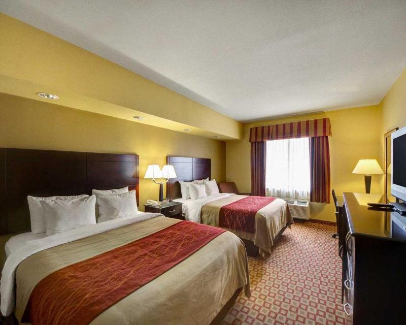 Queen Room with Two Queen Beds image 1