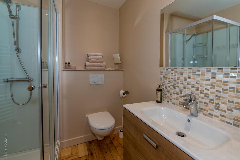 Double or Twin Room with Private Bathroom image 3