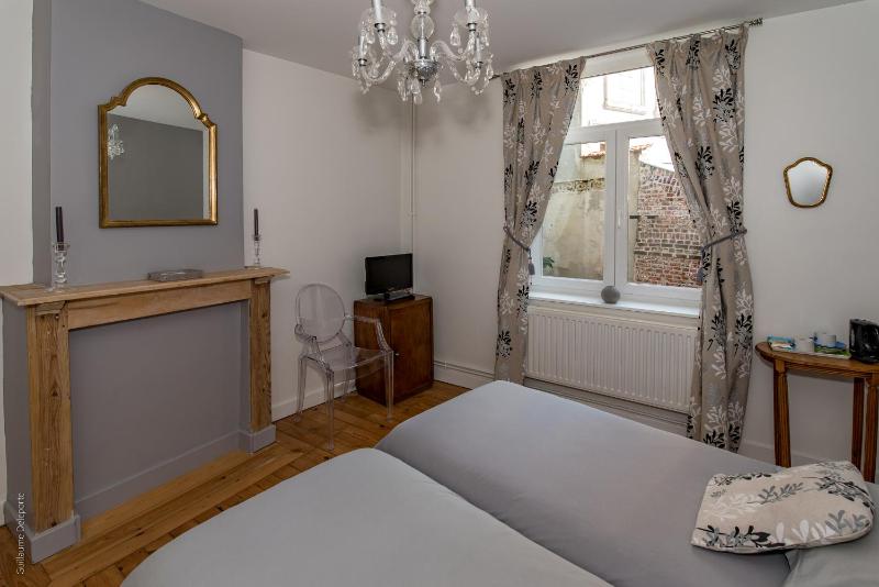 Double or Twin Room with Private Bathroom image 2