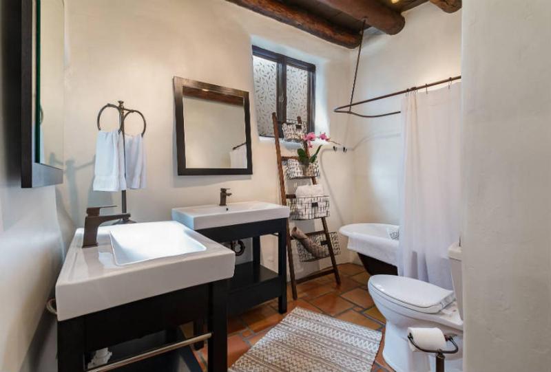 Queen Suite image 2