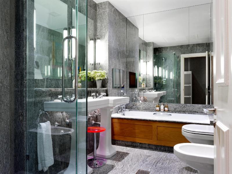 Luxury King Room image 4