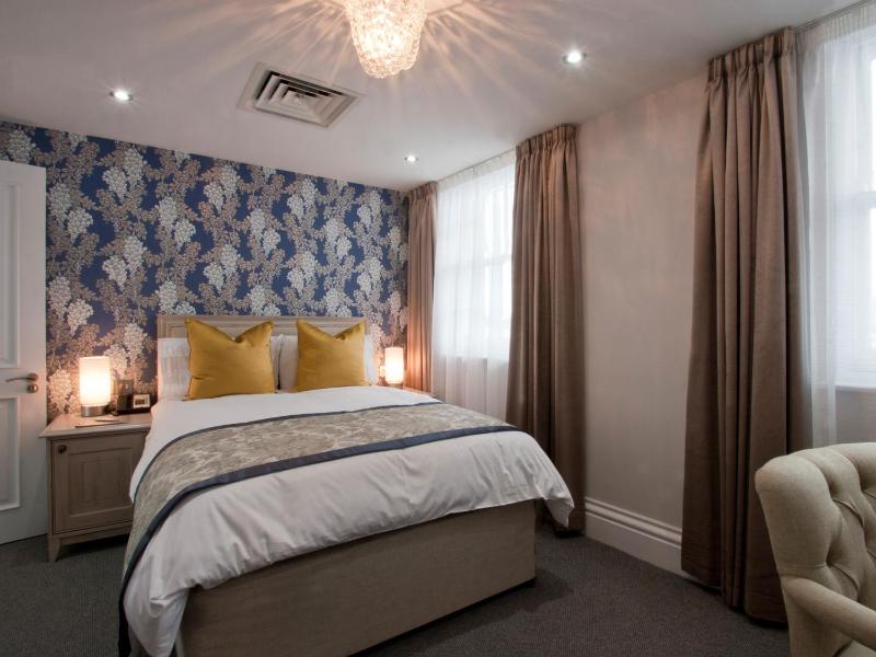 Deluxe Double Room image 4