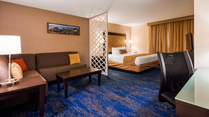 King Suite with Wet Bar image 2