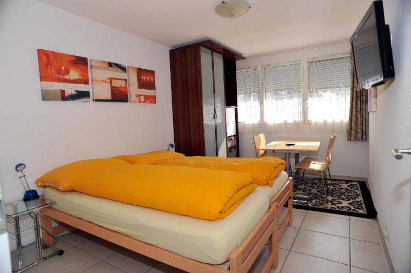 Family Room (2 Adults + 2 Children) image 3