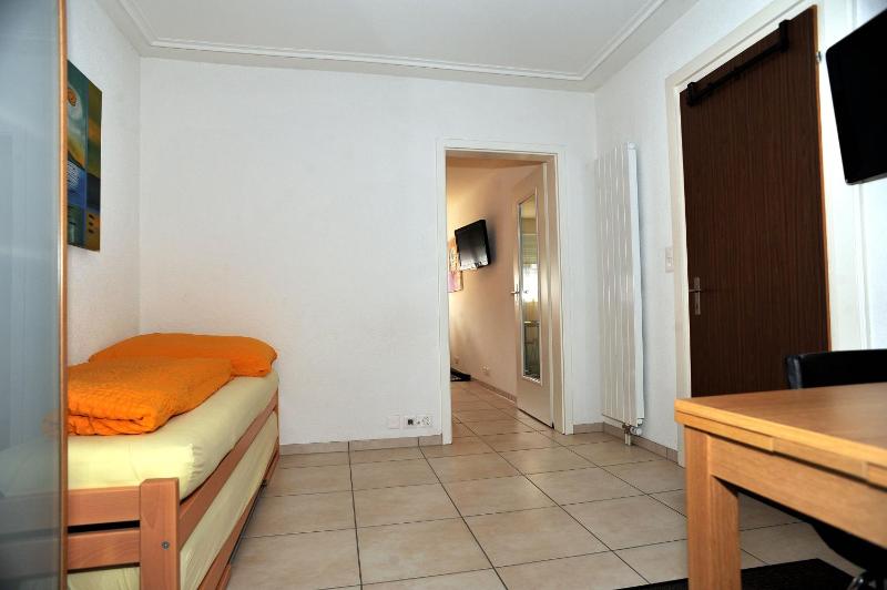 Family Room (2 Adults + 2 Children) image 2