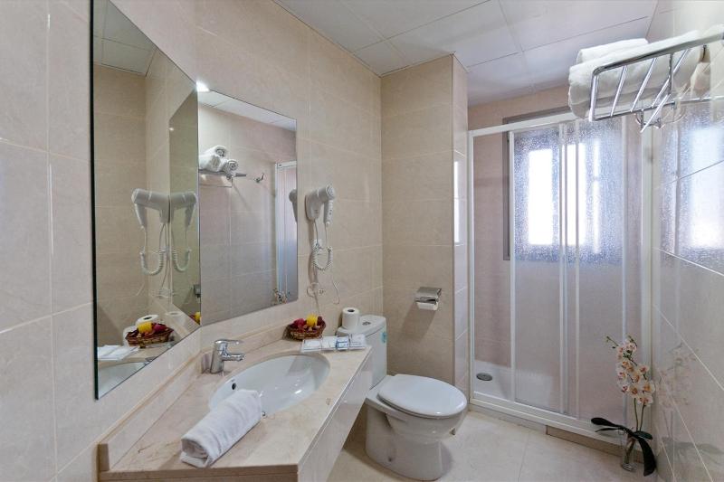 Double or Twin Room image 2