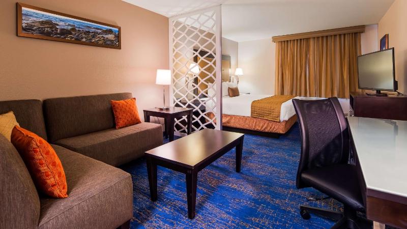 King Suite with Wet Bar image 1