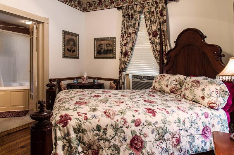 Queen Suite image 2