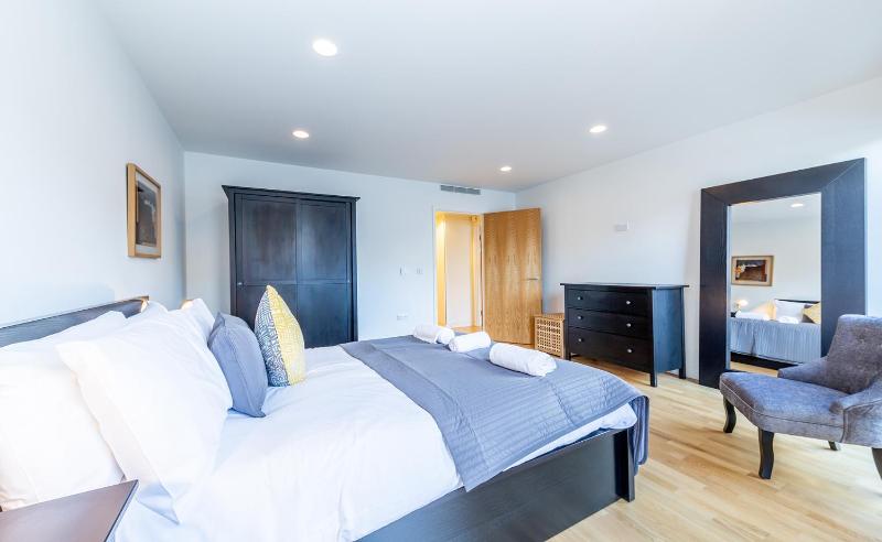 Apartment image 3