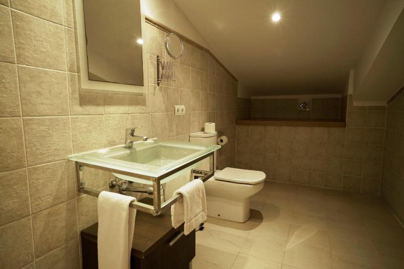 Comfort Double Room with Spa Access	- Cycling Package image 2