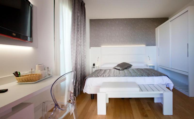 Superior Double Room image 1
