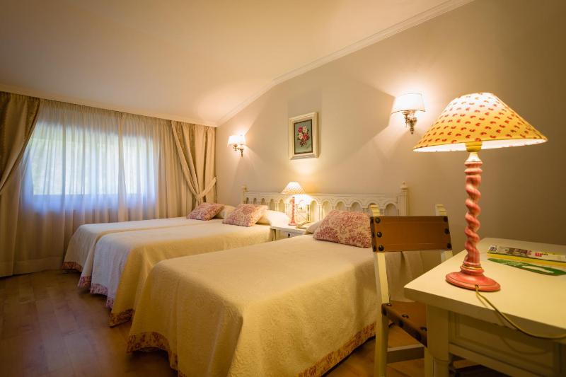 Standard Triple Room image 1