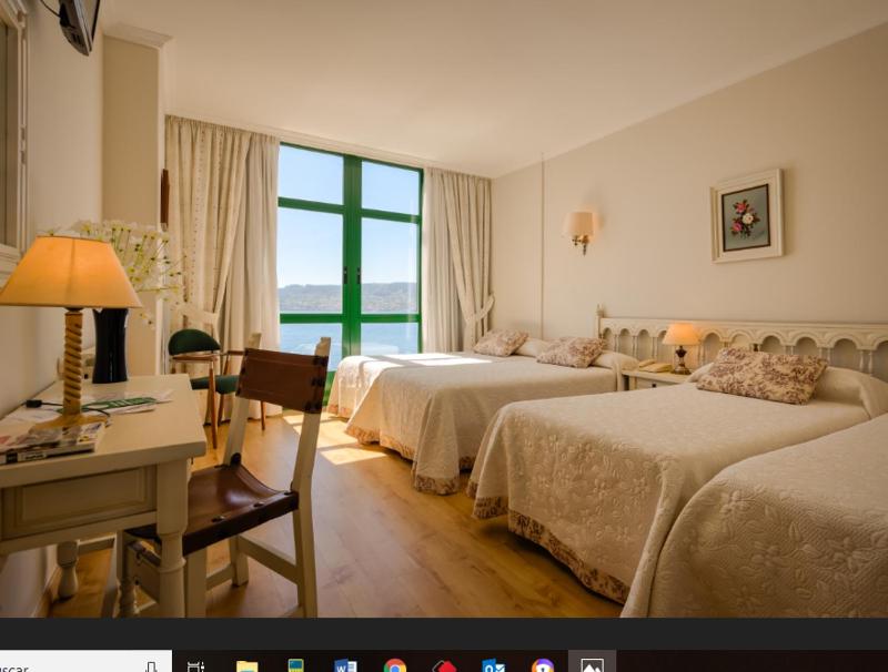 Triple Room with Sea View image 1