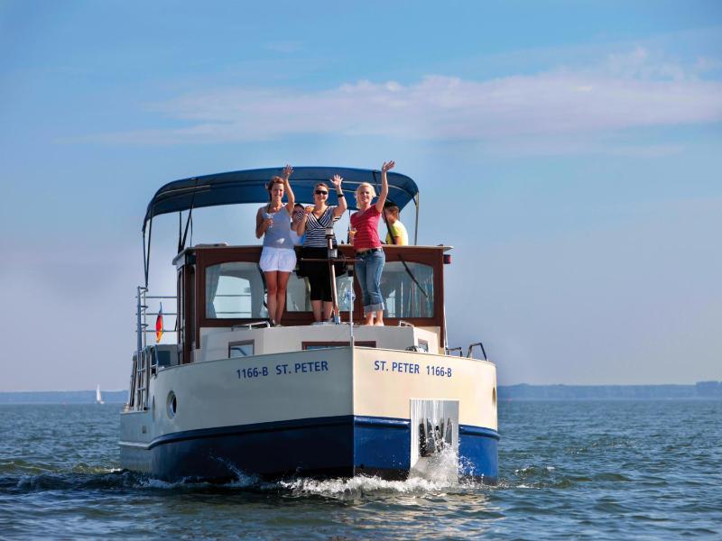 Boat - Kormoran 1140 (6-8 Adults) image 1