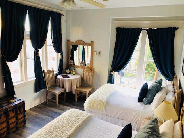 Deluxe Double Room image 1