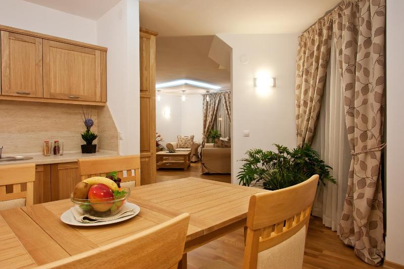 Two-Bedroom Maisonette with Free Spa Access image 4