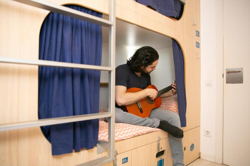 Bed in 8-Bed Mixed Dormitory Room image 2