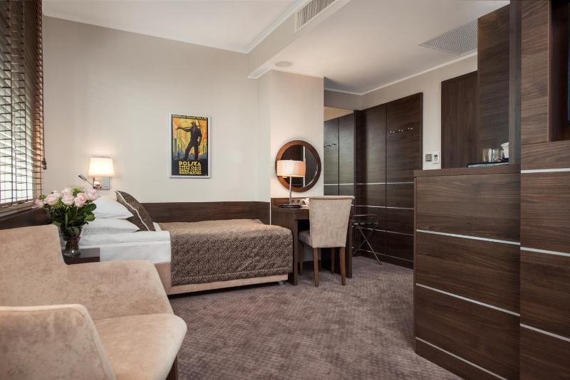 Deluxe Single Room with Sea View image 4