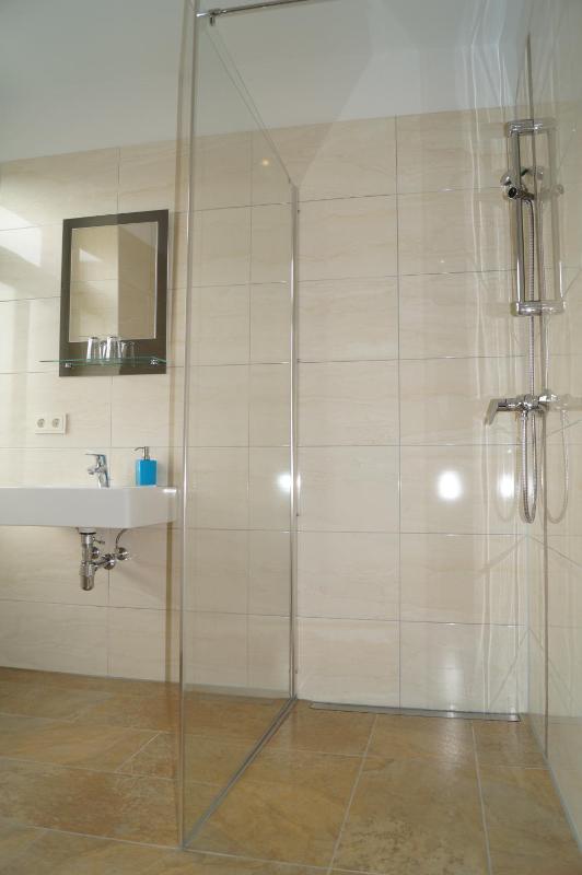 Deluxe Double Room with Balcony image 4